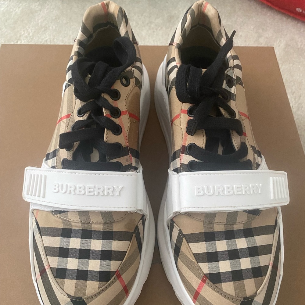 Burberry man shoes